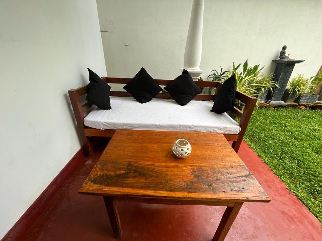 Beach House Kalukatiya - Family Villa, Seaview Room, Garden Room Dikwella Esterno foto
