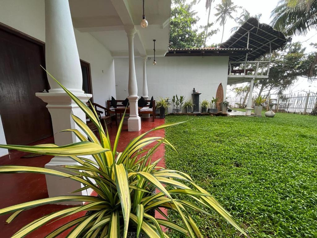 Beach House Kalukatiya - Family Villa, Seaview Room, Garden Room Dikwella Esterno foto