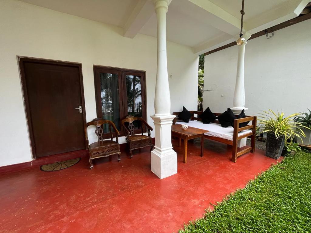 Beach House Kalukatiya - Family Villa, Seaview Room, Garden Room Dikwella Esterno foto