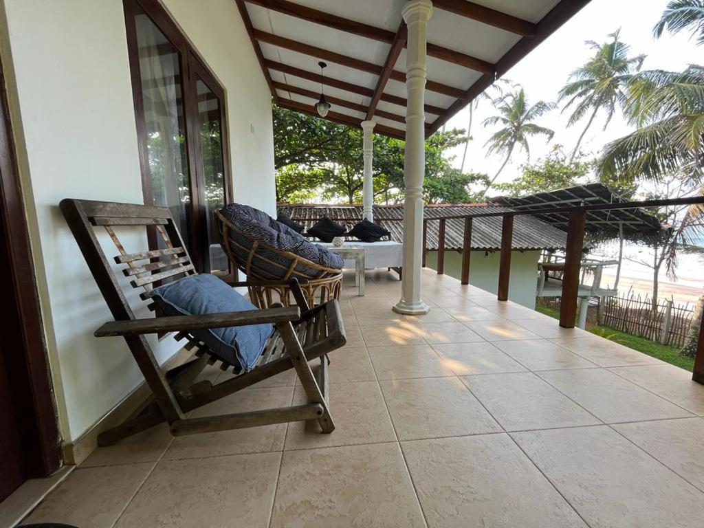 Beach House Kalukatiya - Family Villa, Seaview Room, Garden Room Dikwella Esterno foto