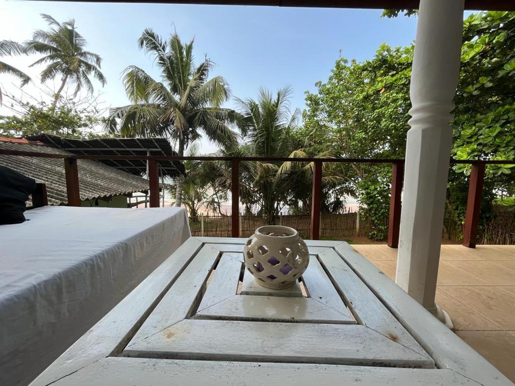 Beach House Kalukatiya - Family Villa, Seaview Room, Garden Room Dikwella Esterno foto