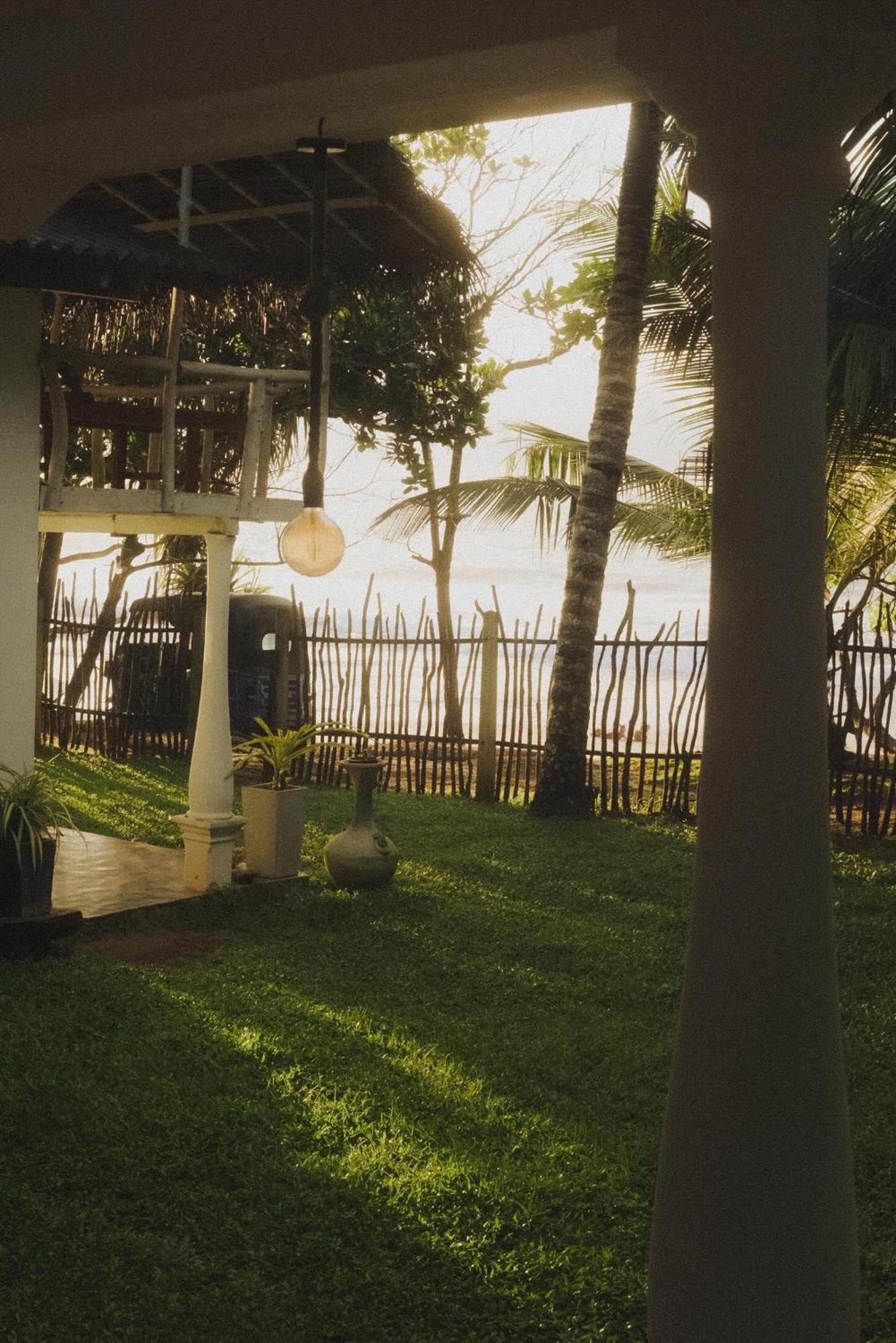 Beach House Kalukatiya - Family Villa, Seaview Room, Garden Room Dikwella Esterno foto